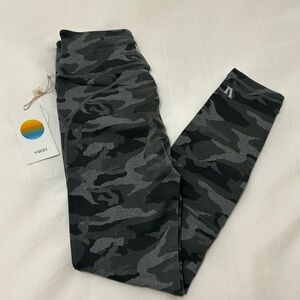 NWT Vuori Leggings